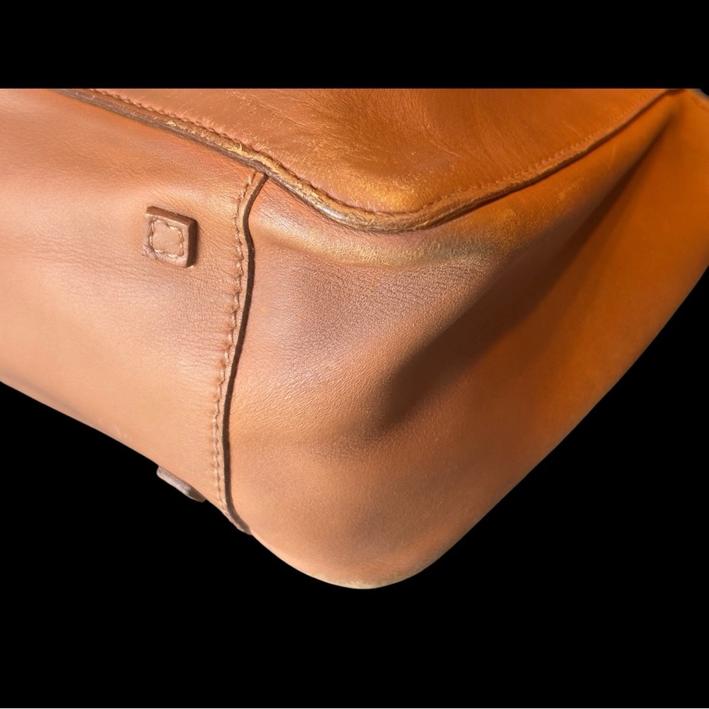 AUTHENTIC GUCCI VINTAGE CARMEL/TAN TOTE BAG W/POUCH-ADDED CHAINS-MADE IN ITALY - Picture 8 of 14